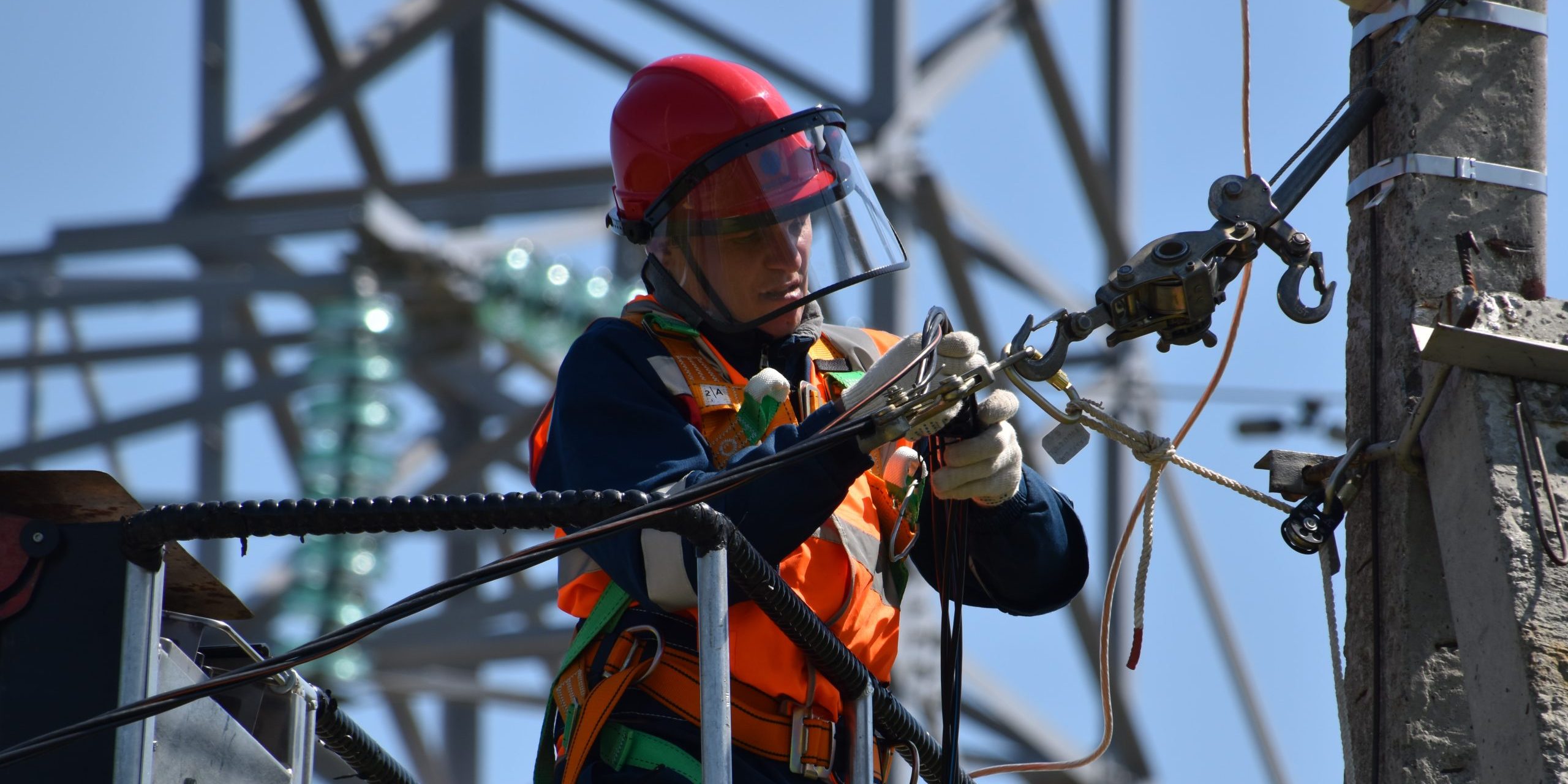 Riscos elétricos e equipamentos de segurança para proteção